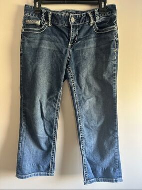 Maurices Medium Wash Blue Denim Capri Jeans